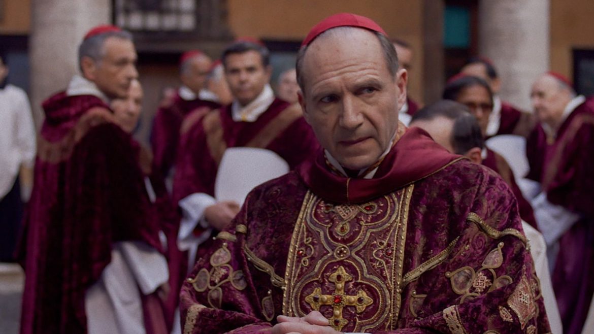 skynews-ralph-fiennes-conclave_6760402